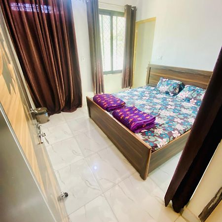 Nirupam Sadan Homestay Vrindāvan Exteriör bild
