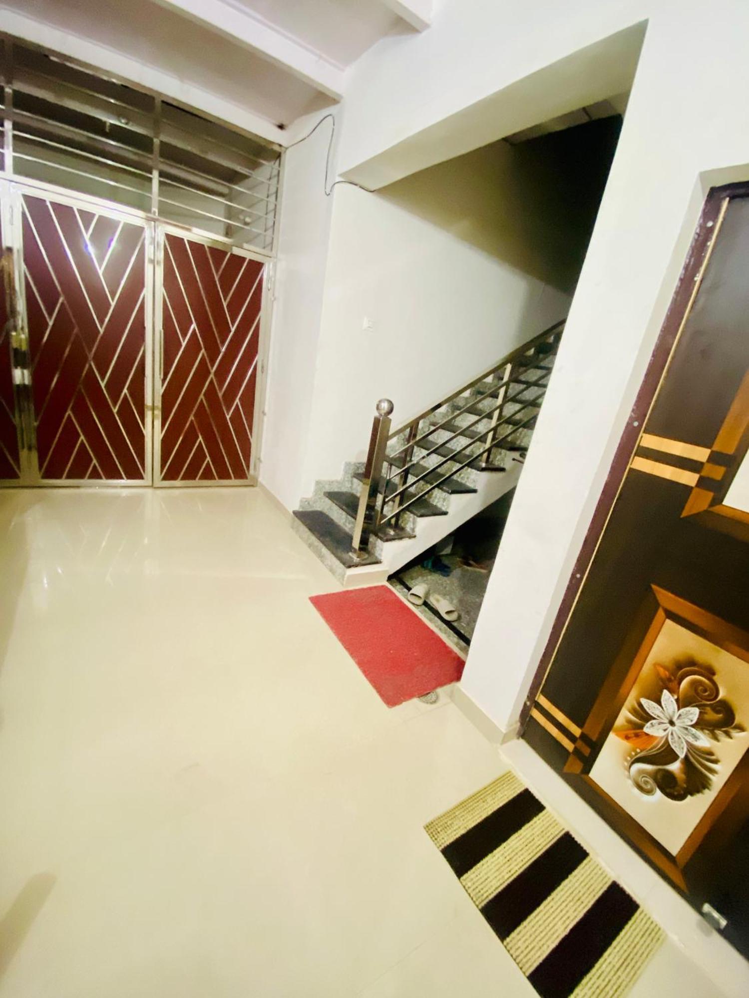 Nirupam Sadan Homestay Vrindāvan Exteriör bild