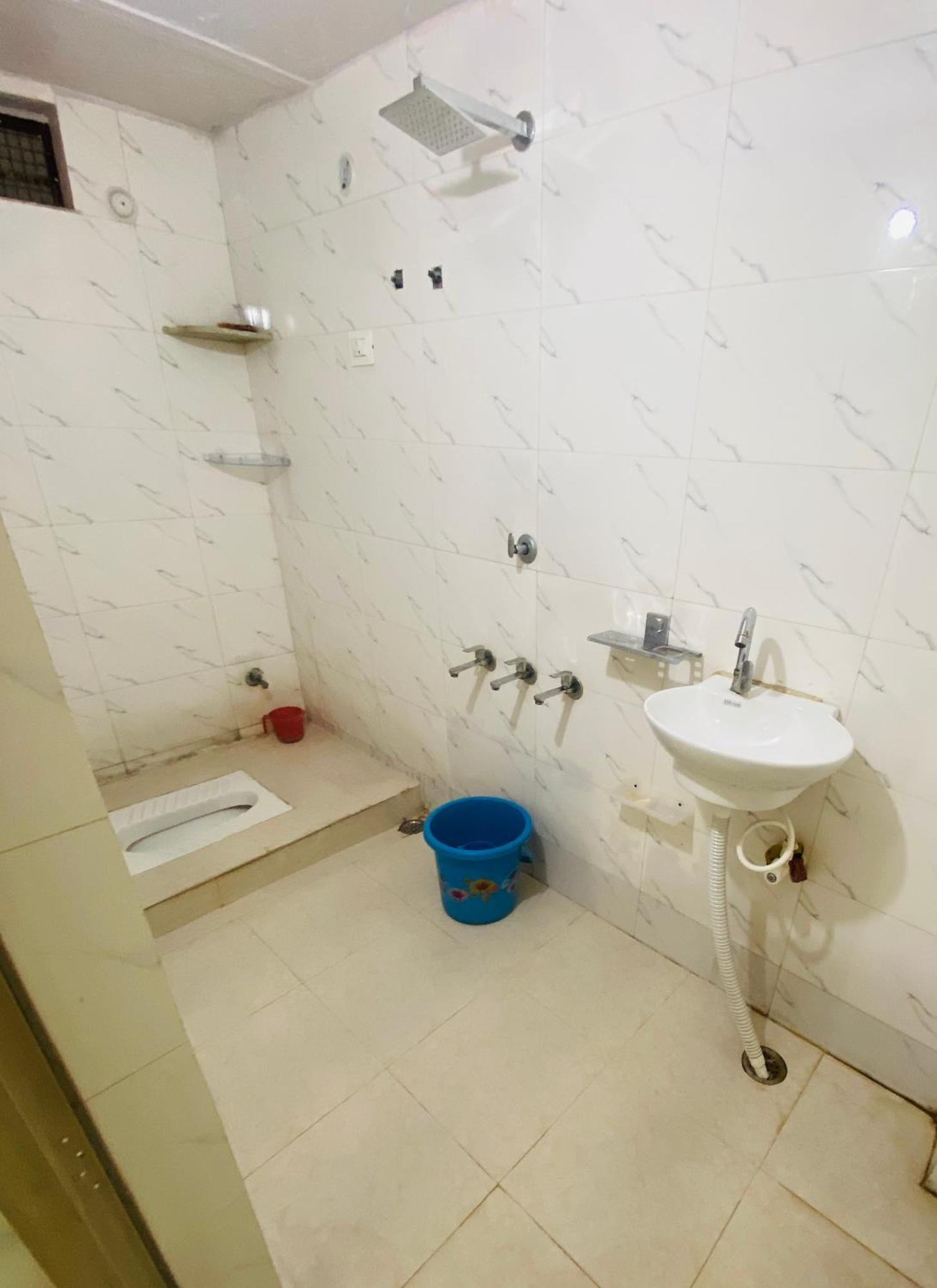 Nirupam Sadan Homestay Vrindāvan Exteriör bild